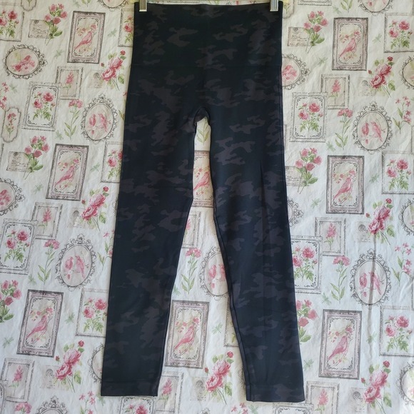 NWT Spanx Look‎ At Me Now Seamless Black Camo Leggings High Rise Women's Sz L - Picture 4 of 6